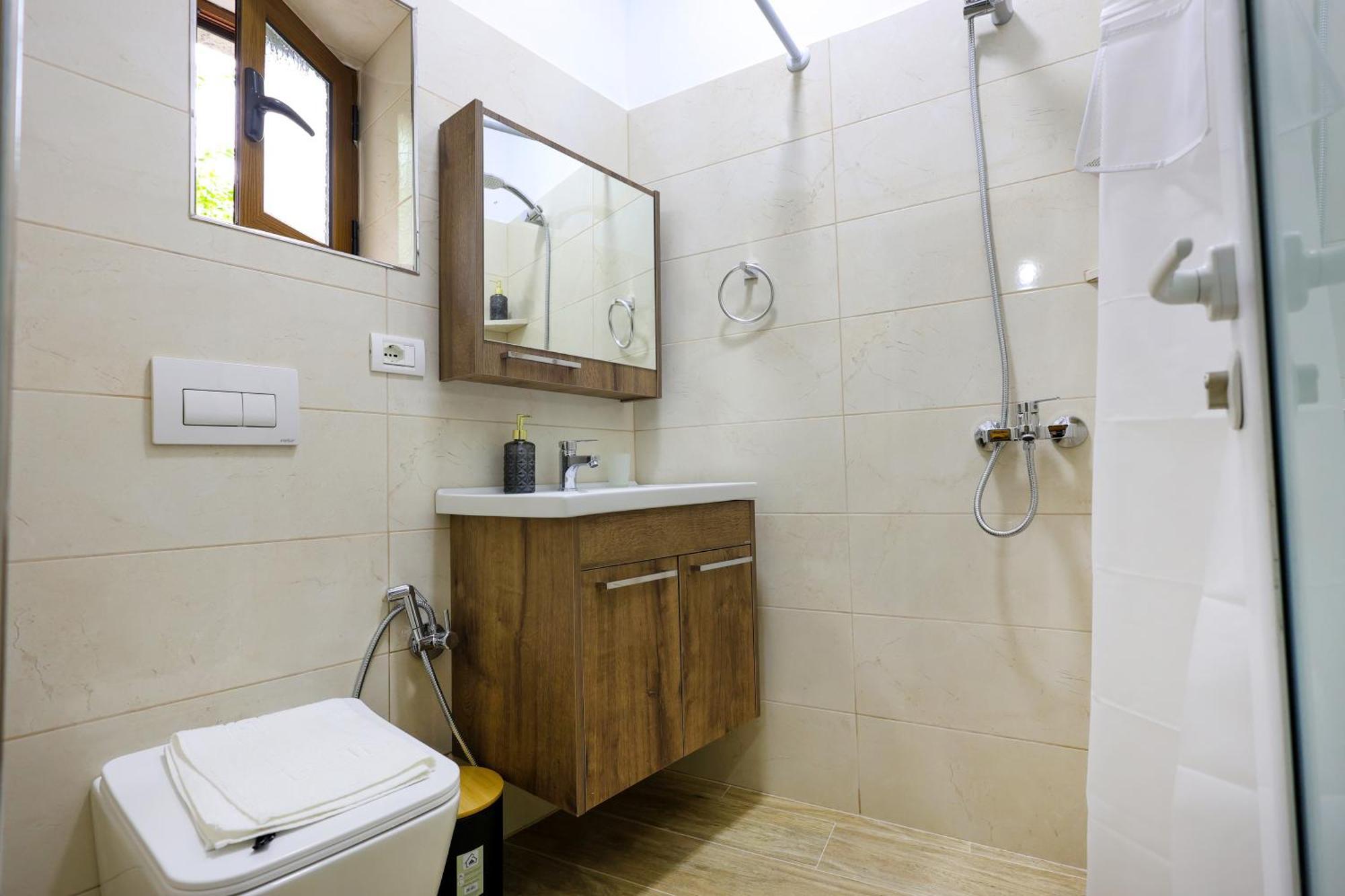 Hotel Vila Vreko B&B بيرات المظهر الخارجي الصورة
