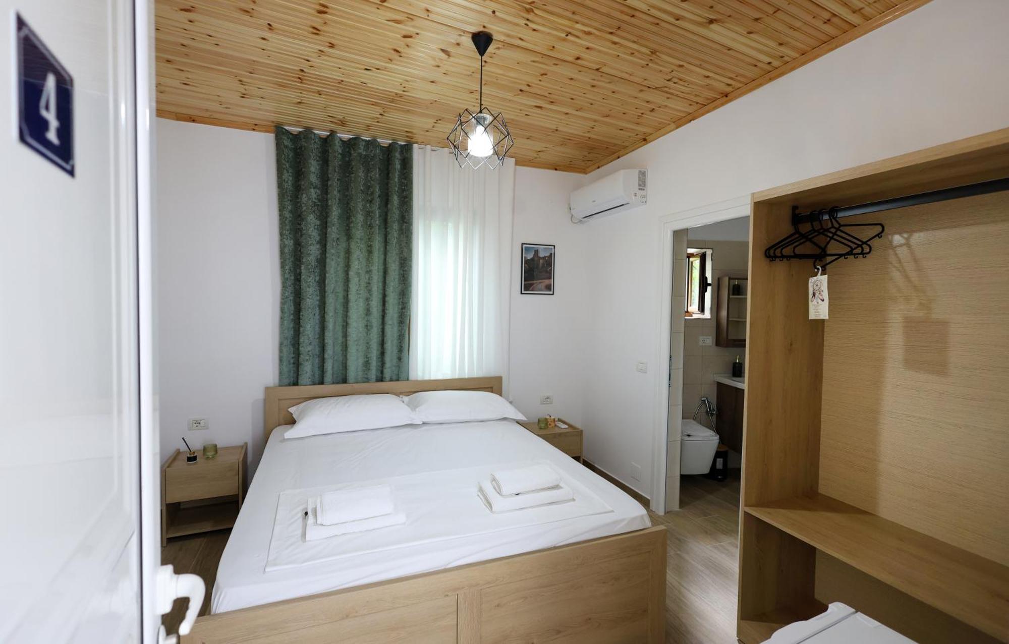 Hotel Vila Vreko B&B بيرات المظهر الخارجي الصورة