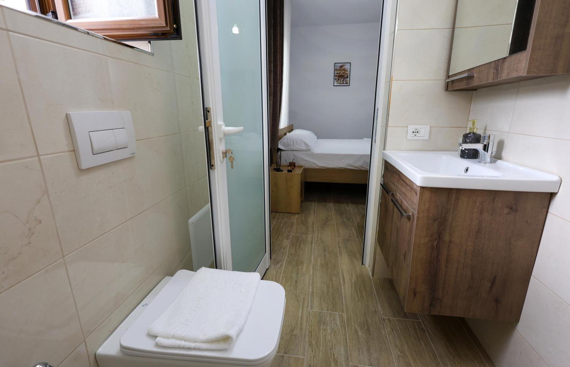 Hotel Vila Vreko B&B بيرات المظهر الخارجي الصورة