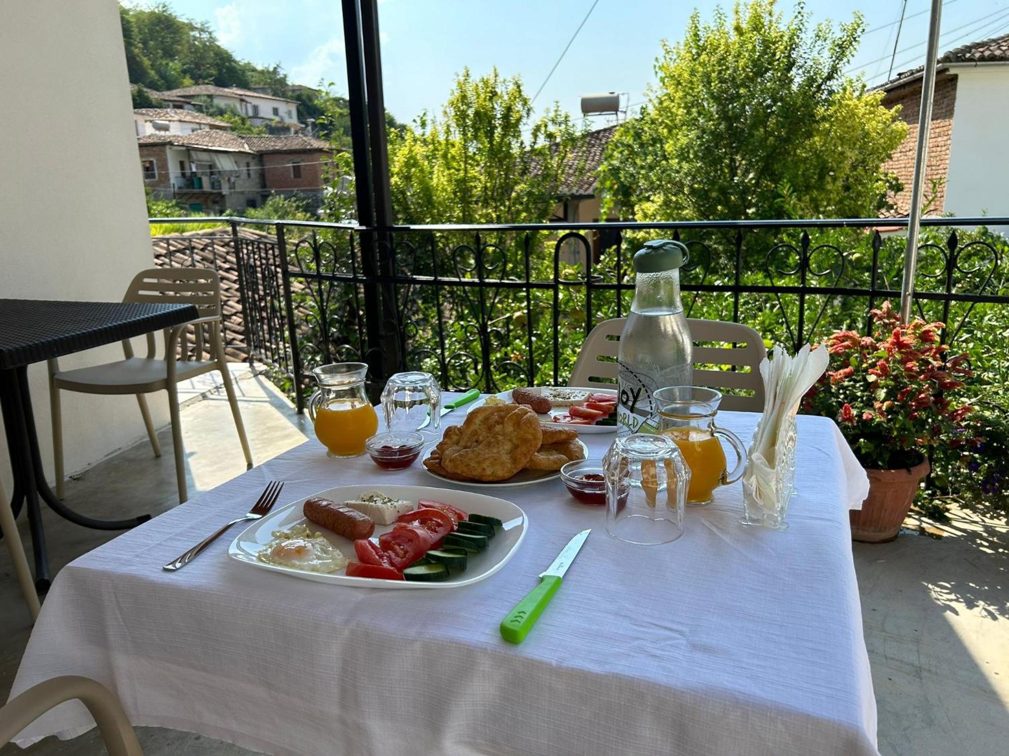 Hotel Vila Vreko B&B بيرات المظهر الخارجي الصورة