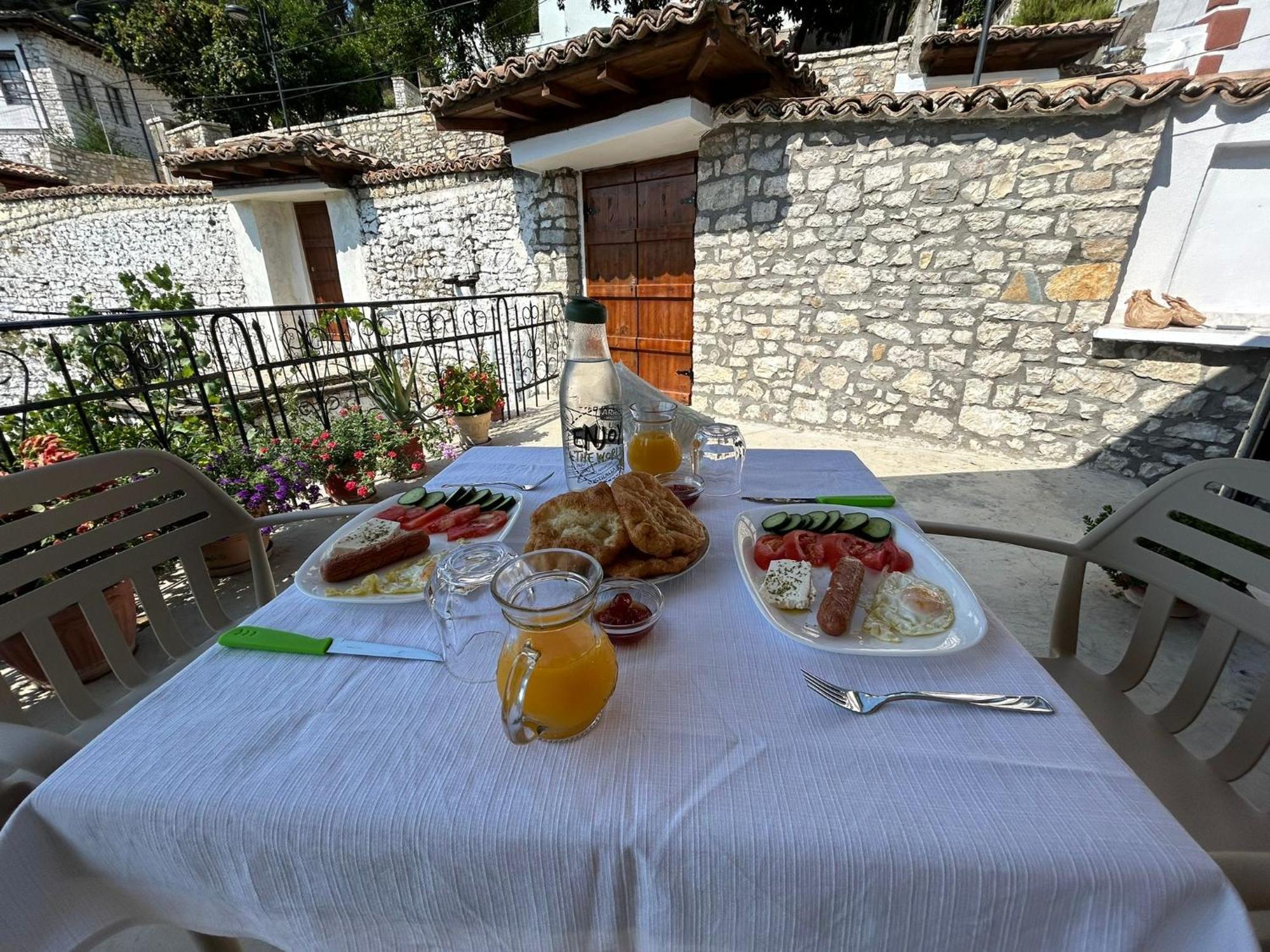 Hotel Vila Vreko B&B بيرات المظهر الخارجي الصورة