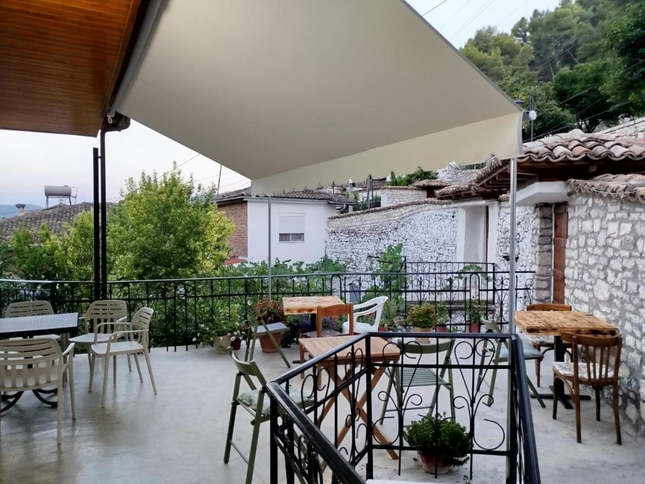 Hotel Vila Vreko B&B بيرات المظهر الخارجي الصورة